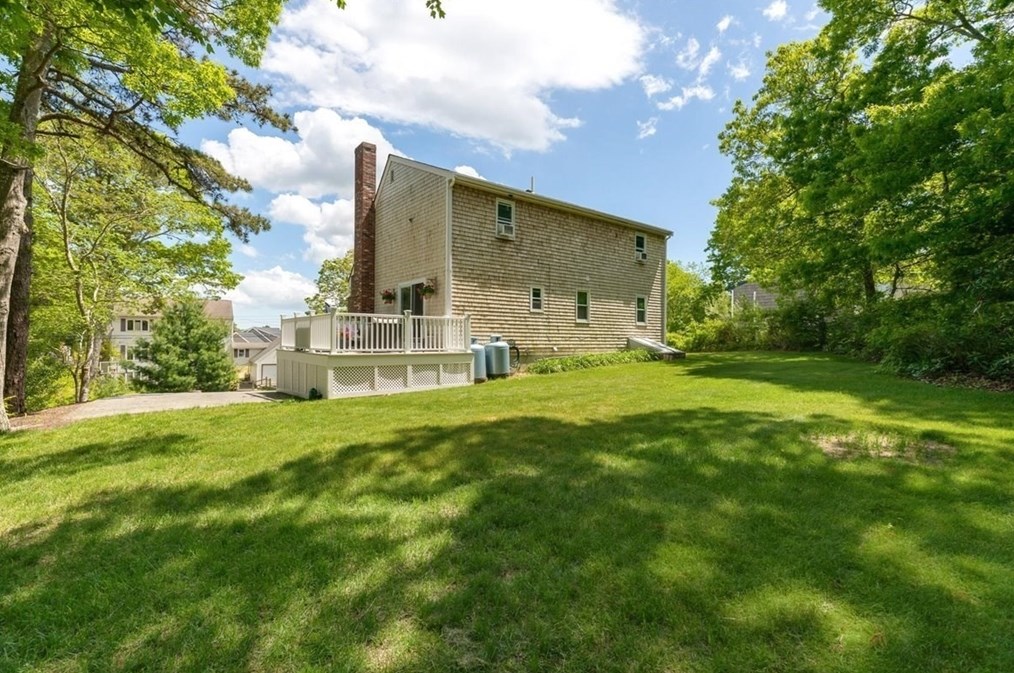 8 Cardinal Dr, Plymouth MA exterior