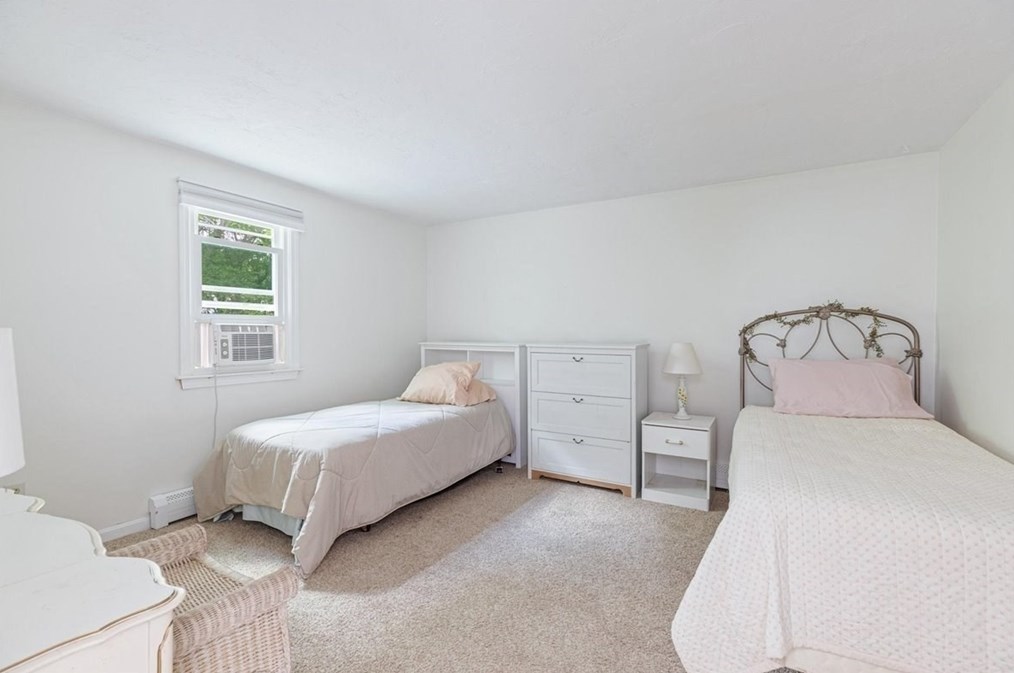 8 Cardinal Dr, Plymouth MA exterior