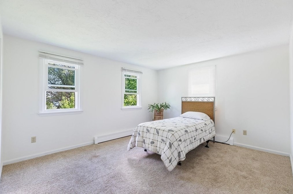 8 Cardinal Dr, Plymouth MA exterior