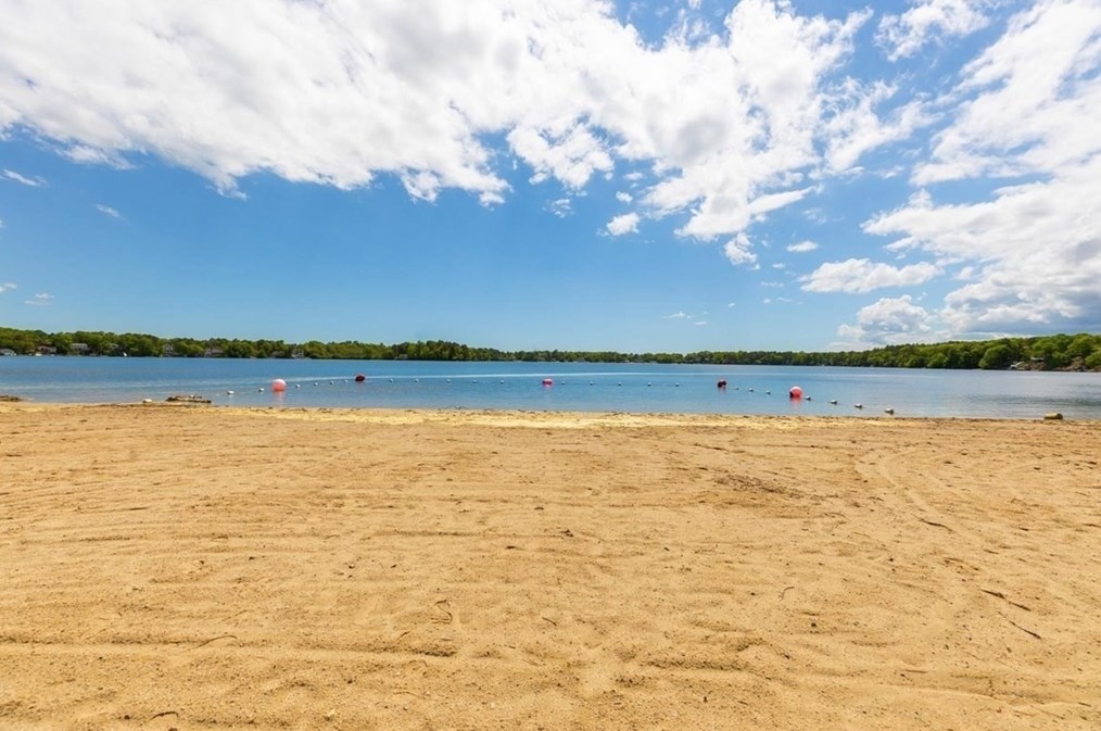 8 Cardinal Dr, Plymouth MA exterior