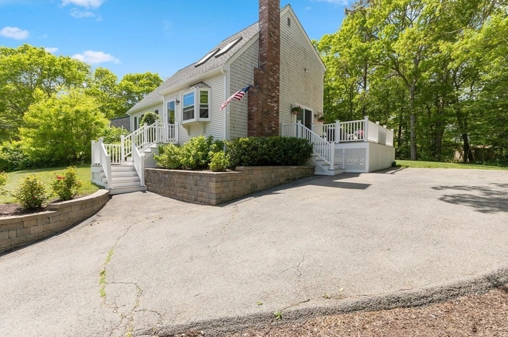 8 Cardinal Dr, Plymouth MA exterior