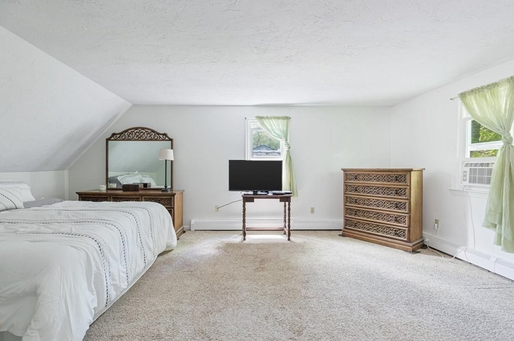 8 Cardinal Dr, Plymouth MA exterior