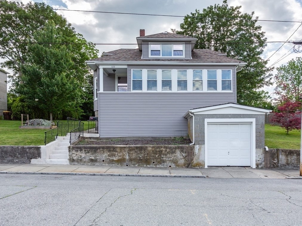 123 Huard St, Fall River, MA 02721 exterior
