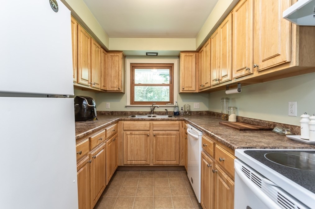 123 Huard St, Fall River MA 02721-3621 exterior