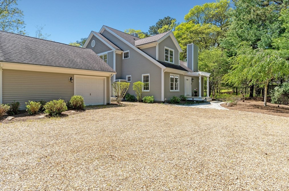 261 Sandpiper Ln, Marthas Vineyard, MA 02568 exterior