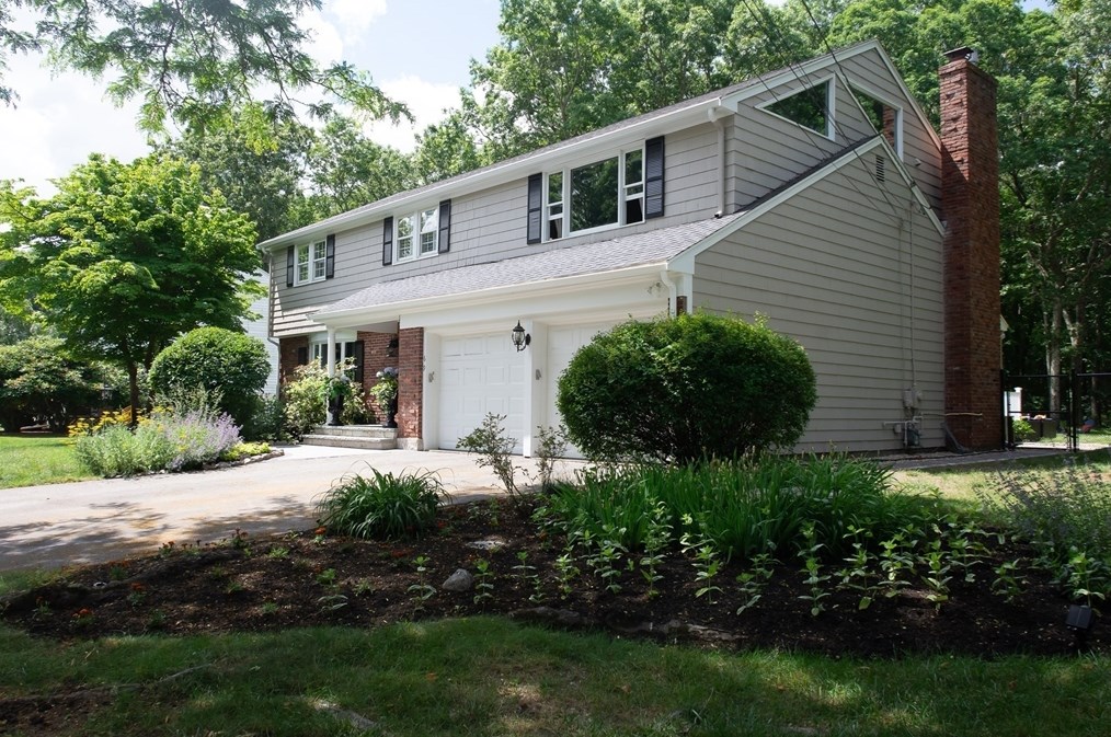 69 Oak Hill Dr, Sharon, MA 02067 exterior