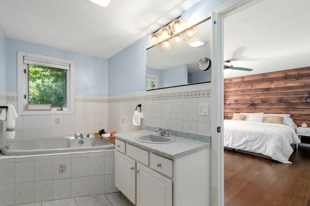 99 Keene Rd, New Bedford MA 02743-1306 exterior