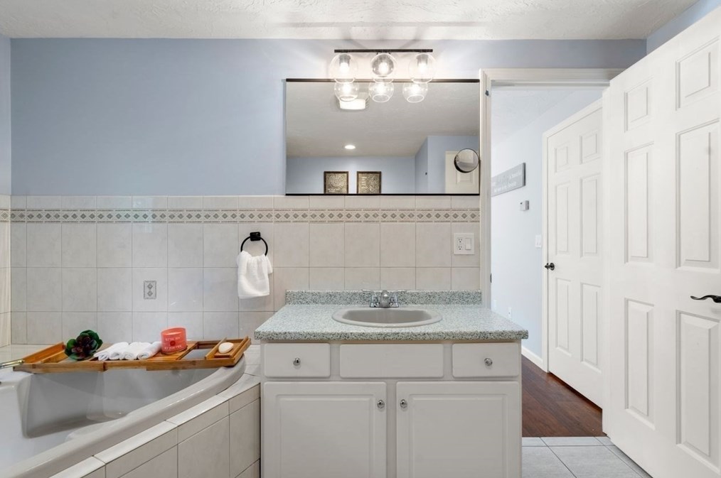 99 Keene Rd, New Bedford MA 02743-1306 exterior