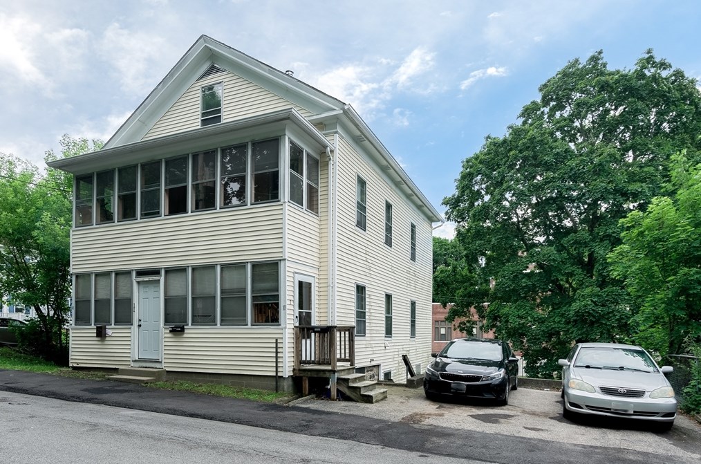 11 Maynard Ave, Webster, MA 01570 exterior