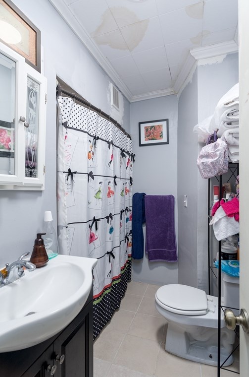 11 Maynard Ave, Webster MA 01570-2616 exterior