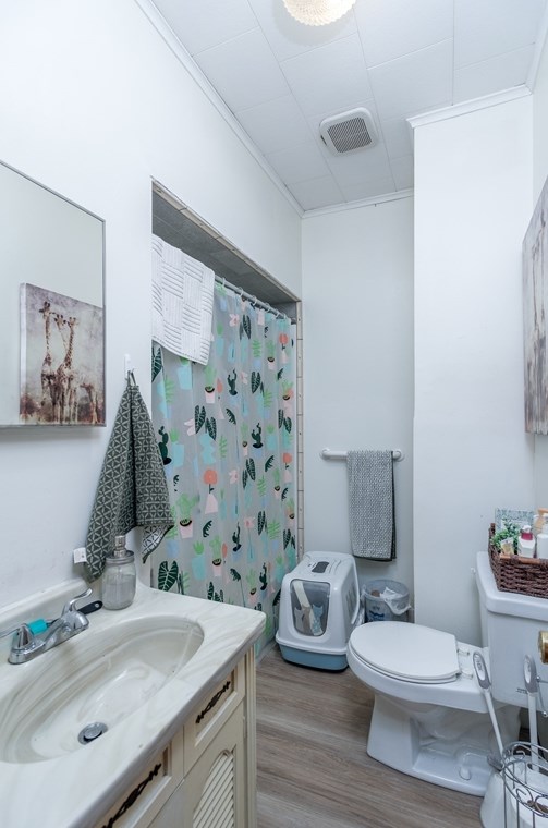 11 Maynard Ave, Webster MA 01570-2616 exterior