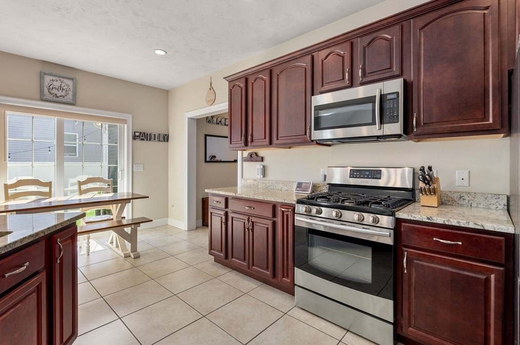 63 Vis Cir, Holden MA 01520-1951 exterior