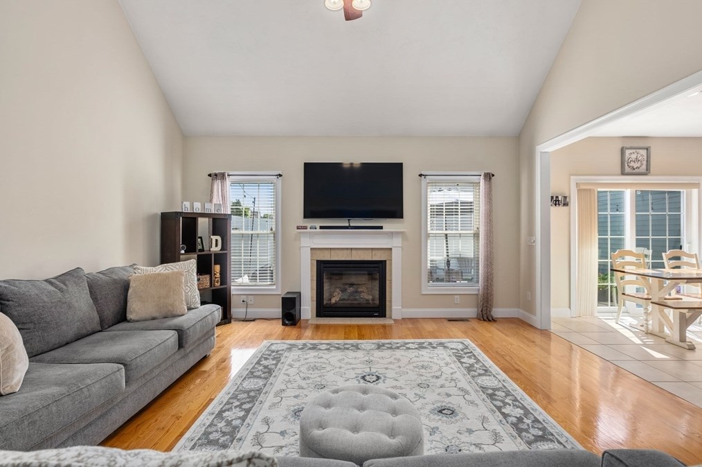 63 Vis Cir, Holden MA 01520-1951 exterior