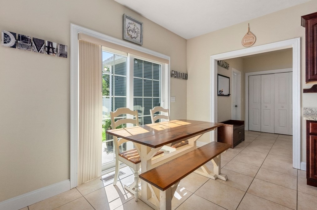 63 Vis Cir, Holden MA 01520-1951 exterior