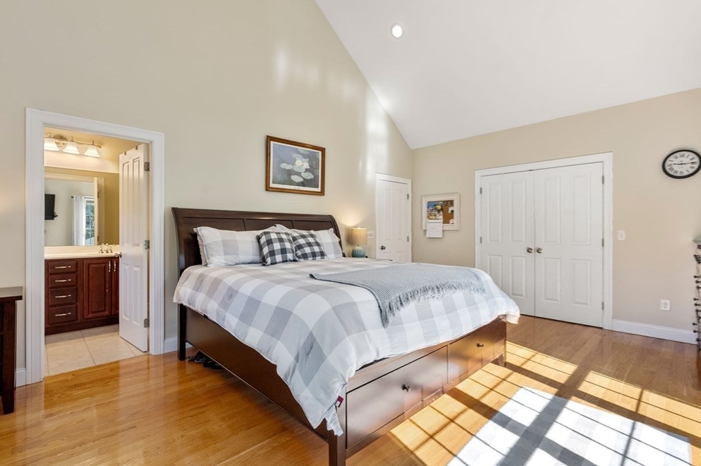 63 Vis Cir, Holden MA 01520-1951 exterior