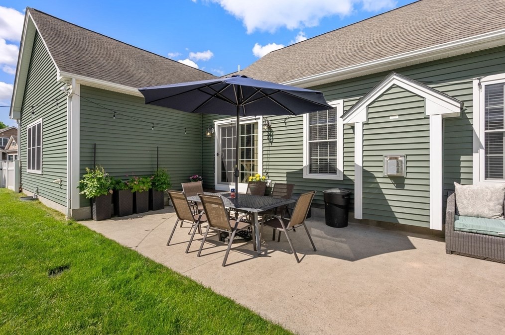 63 Vis Cir, Holden MA 01520-1951 exterior