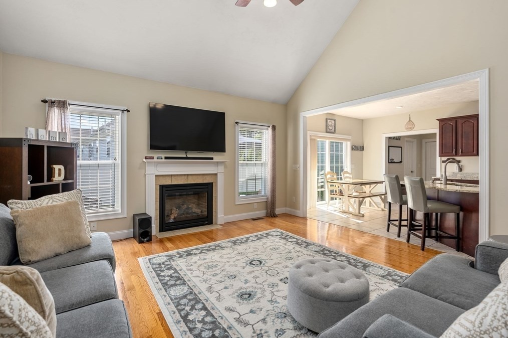 63 Vis Cir, Holden MA 01520-1951 exterior