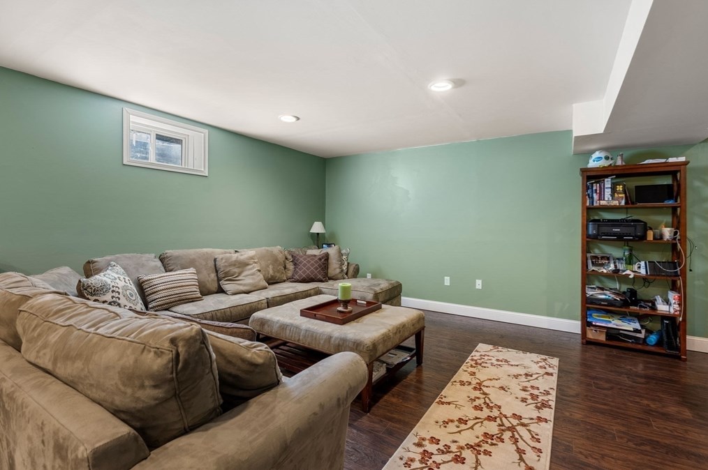 63 Vis Cir, Holden MA 01520-1951 exterior