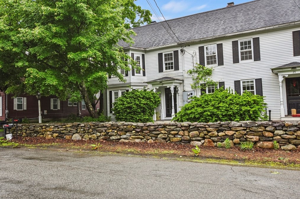 27 Elm St, Townsend, MA 01469 exterior