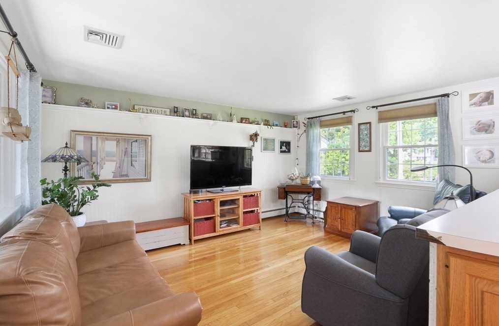 80 Frst Ave Ext, Plymouth MA 02360-4433 exterior