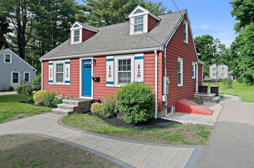 37 Idlewell St, Weymouth, MA 02188-3713