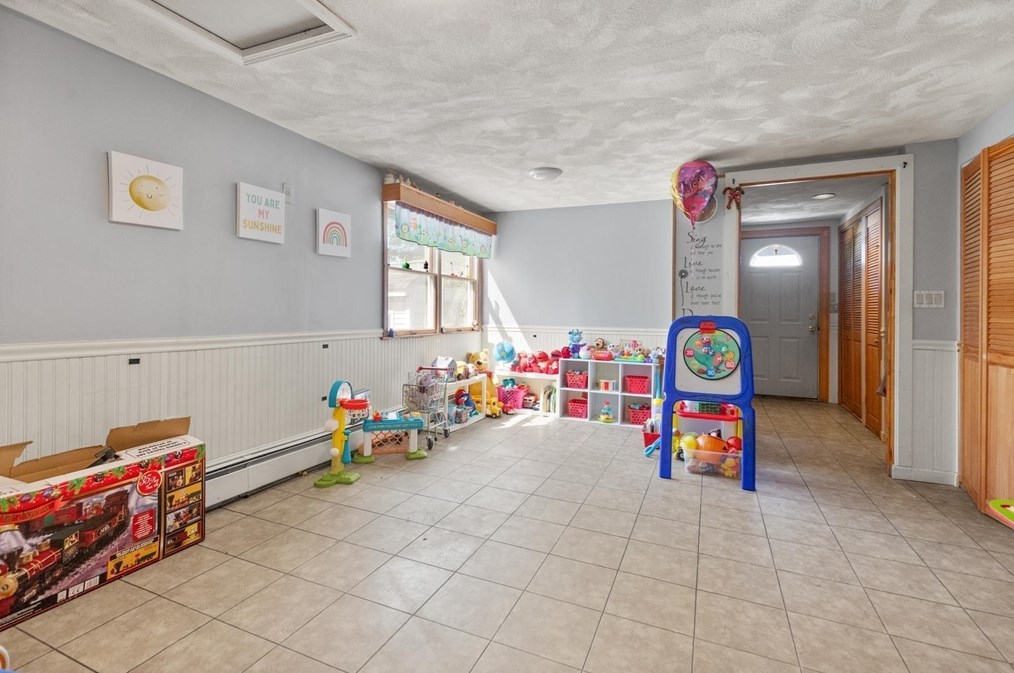 64 Howard St, Saugus MA 01906-4013 exterior