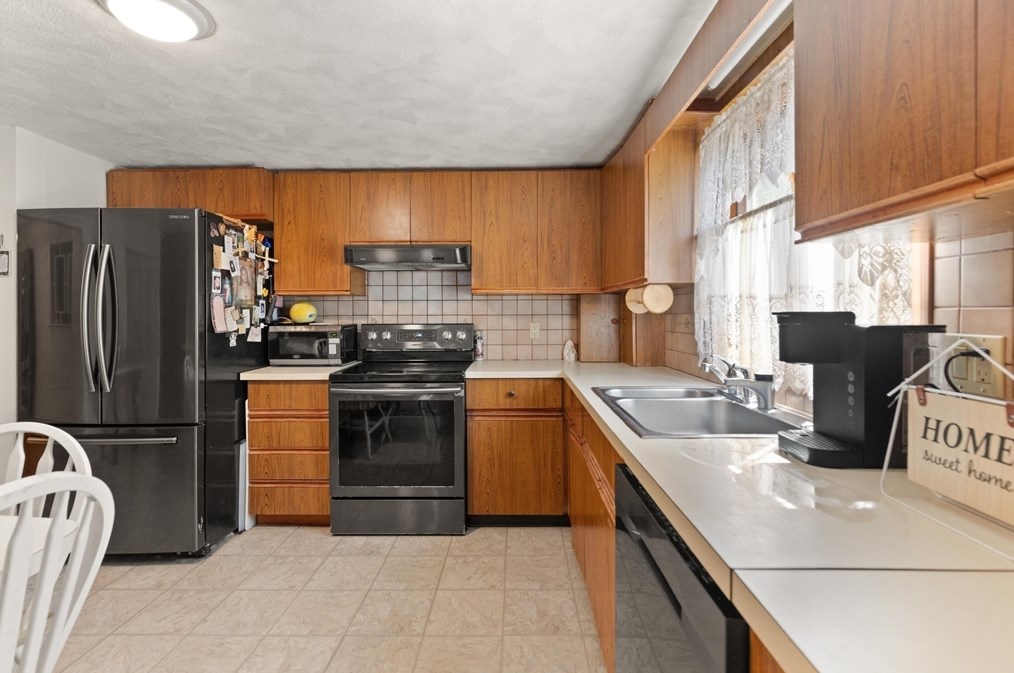 64 Howard St, Saugus MA 01906-4013 exterior