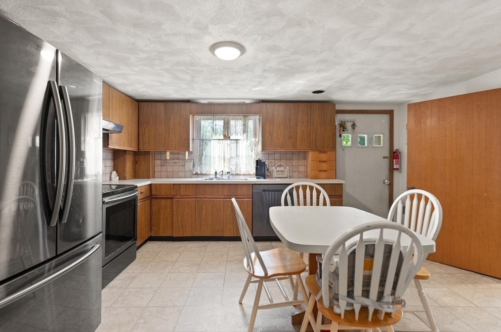 64 Howard St, Saugus MA 01906-4013 exterior