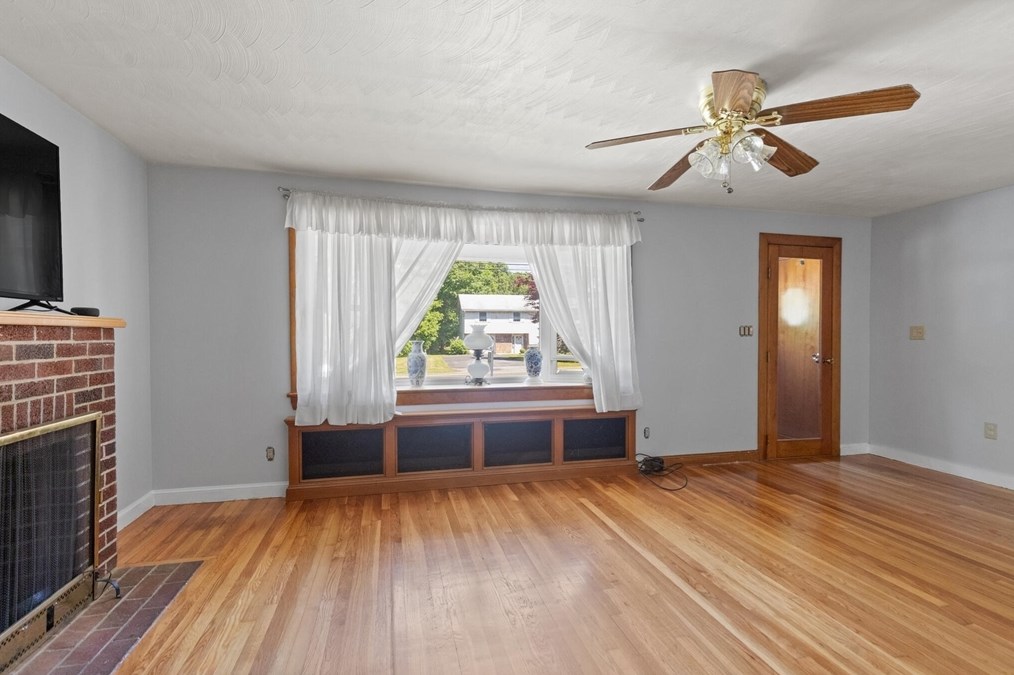 64 Howard St, Saugus MA 01906-4013 exterior