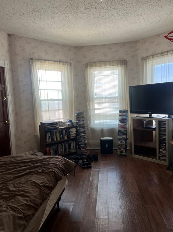 268 Tinkham St, New Bedford MA 02746-2326 exterior