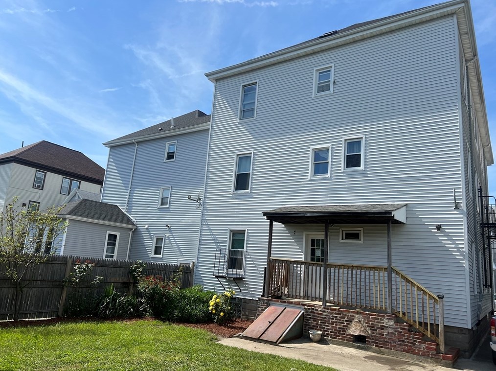 268 Tinkham St, New Bedford MA 02746-2326 exterior