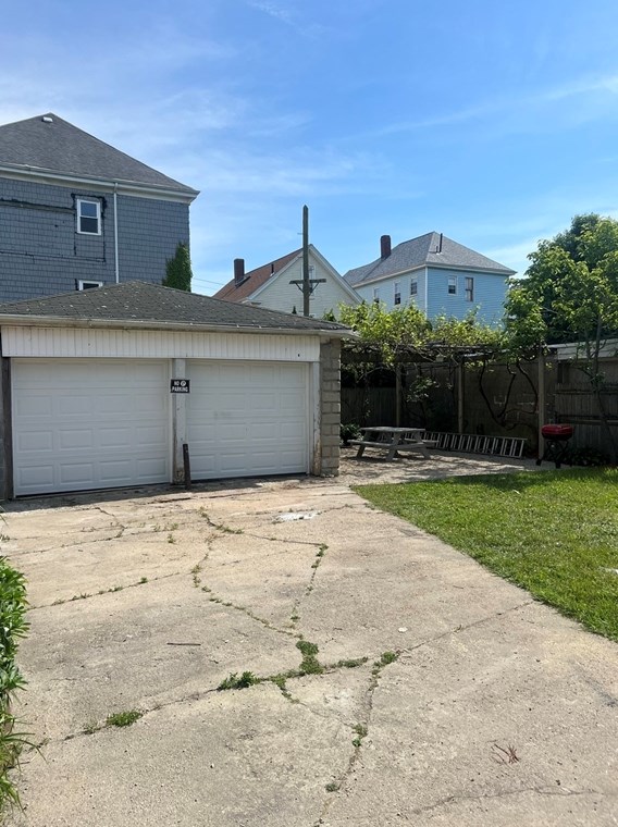 268 Tinkham St, New Bedford MA 02746-2326 exterior