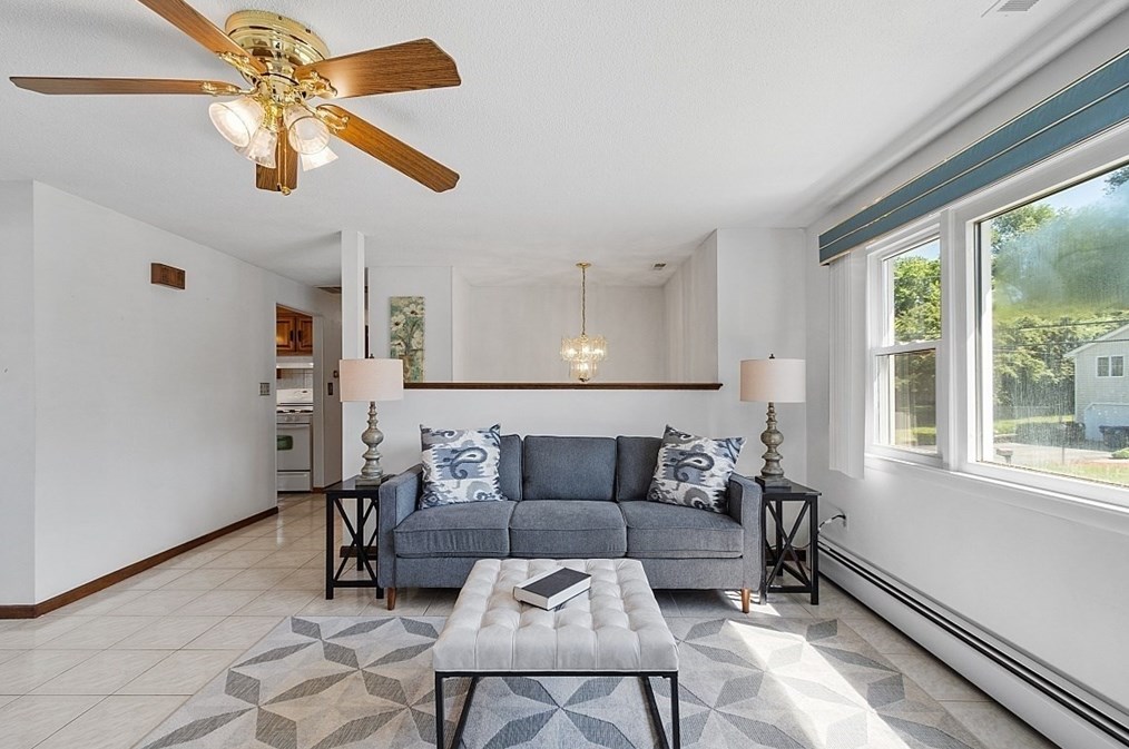 18 Derry Rd, Methuen MA 01844-5605 exterior