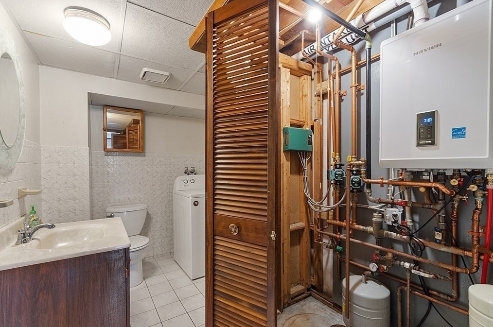 18 Derry Rd, Methuen MA 01844-5605 exterior