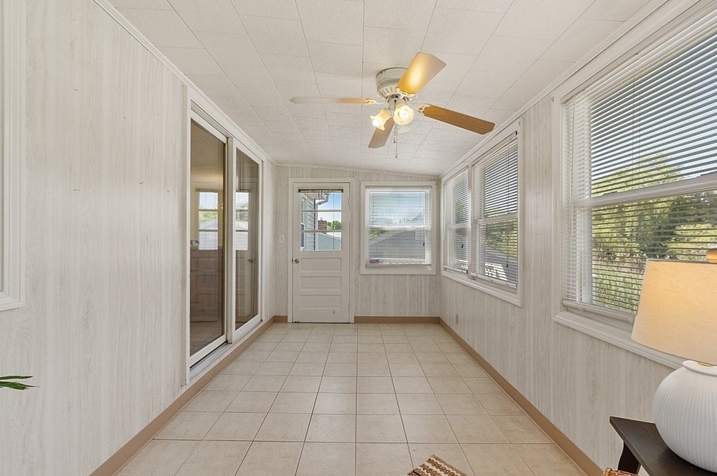 18 Derry Rd, Methuen MA 01844-5605 exterior