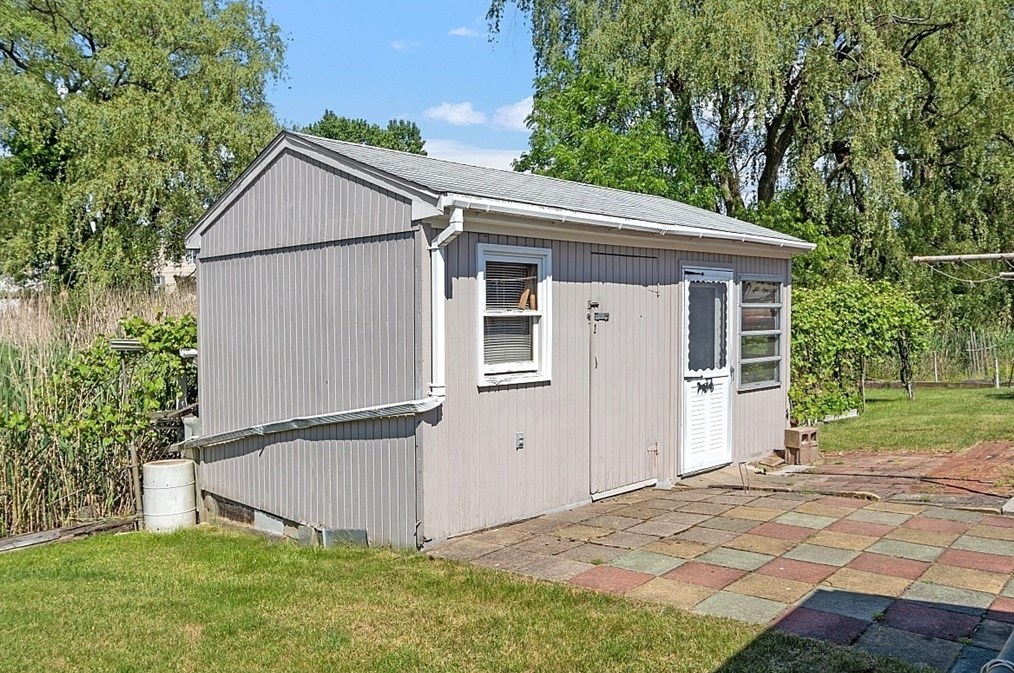 18 Derry Rd, Methuen MA 01844-5605 exterior