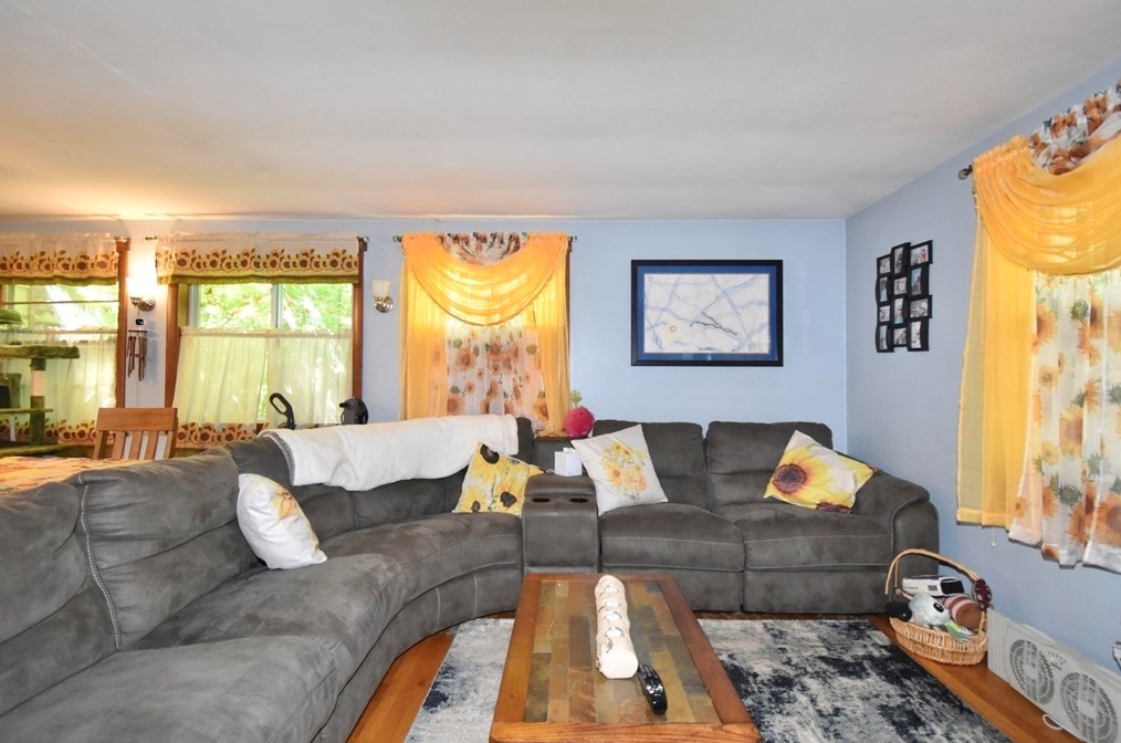 91 Tioga St, Springfield MA 01128-1344 exterior