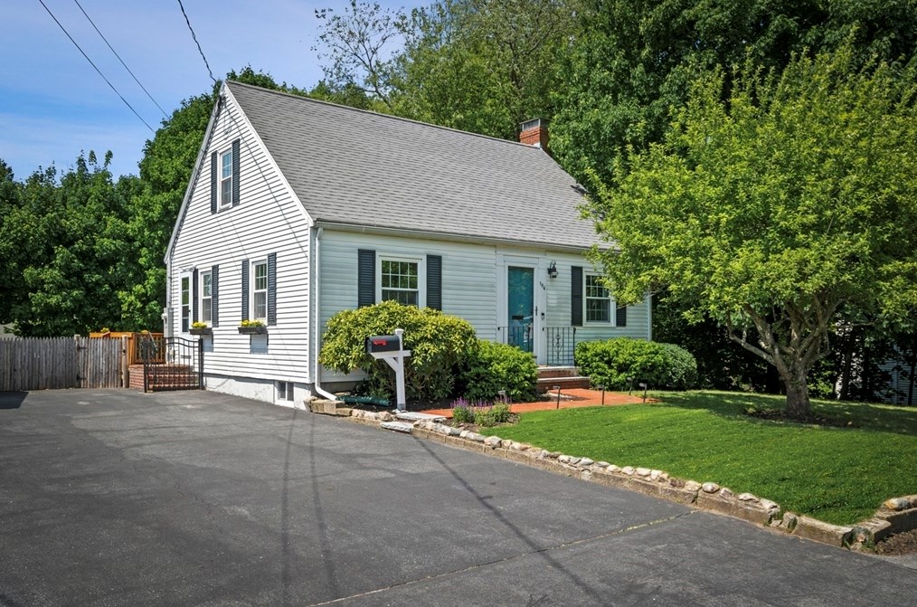 184 Dodge St, Beverly Farms, MA 01915 exterior