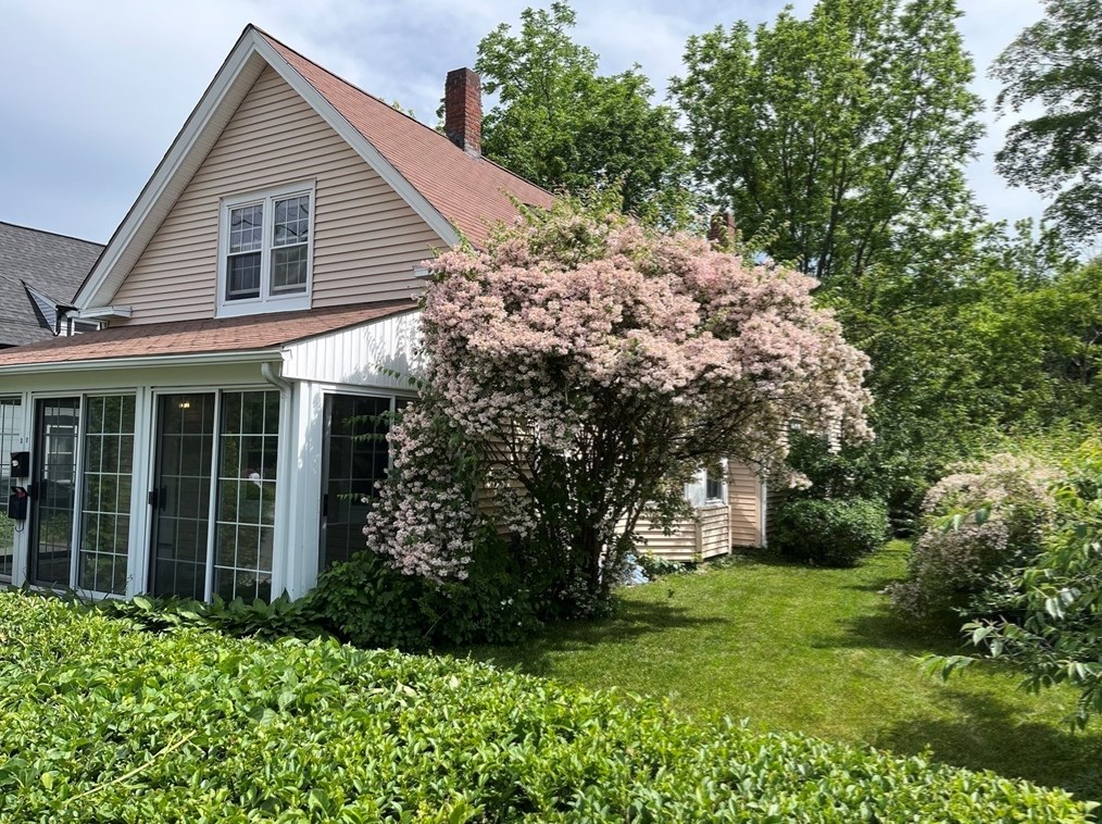 37 Fruit St, Milford MA 01757-3234 exterior