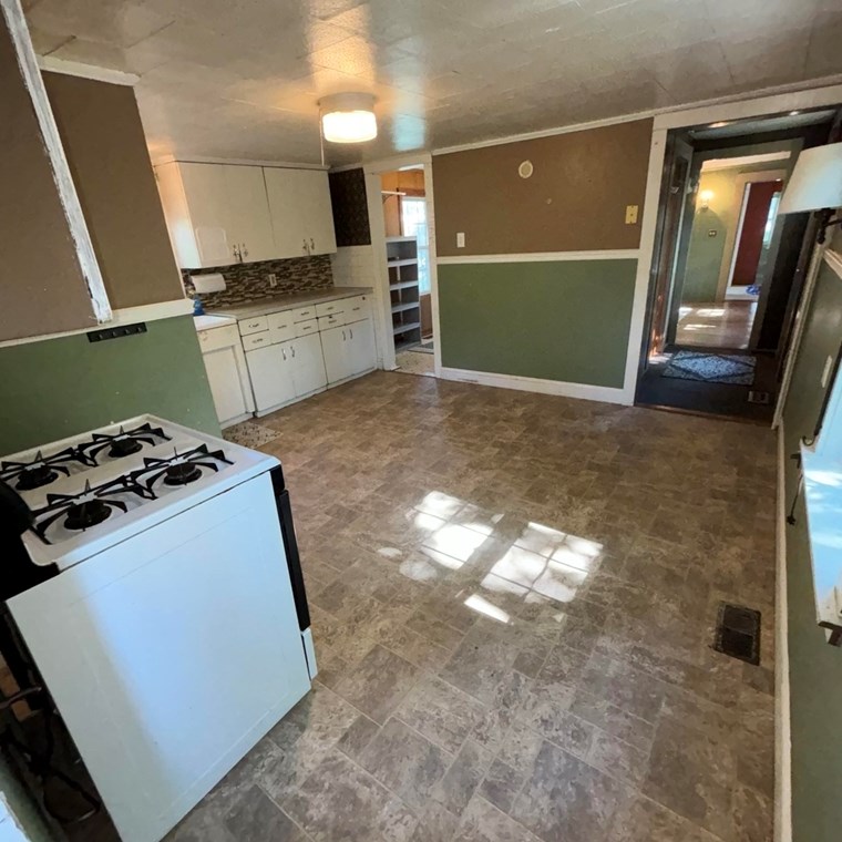 37 Fruit St, Milford MA 01757-3234 exterior