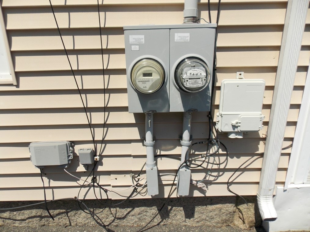 37 Fruit St, Milford MA 01757-3234 exterior