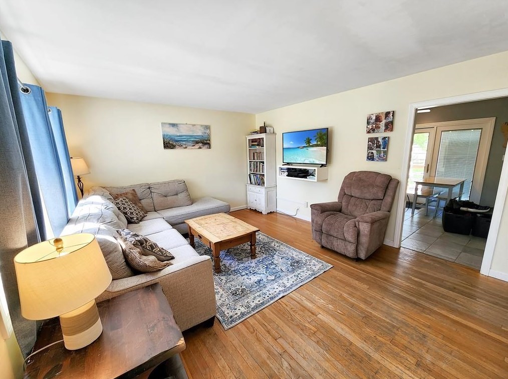 38 Tenley Ave, Dartmouth, MA 02747-3267