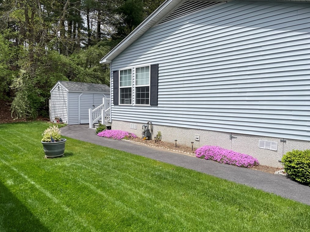 8 Briarwood Cir, East Bridgewater, MA 02324 exterior