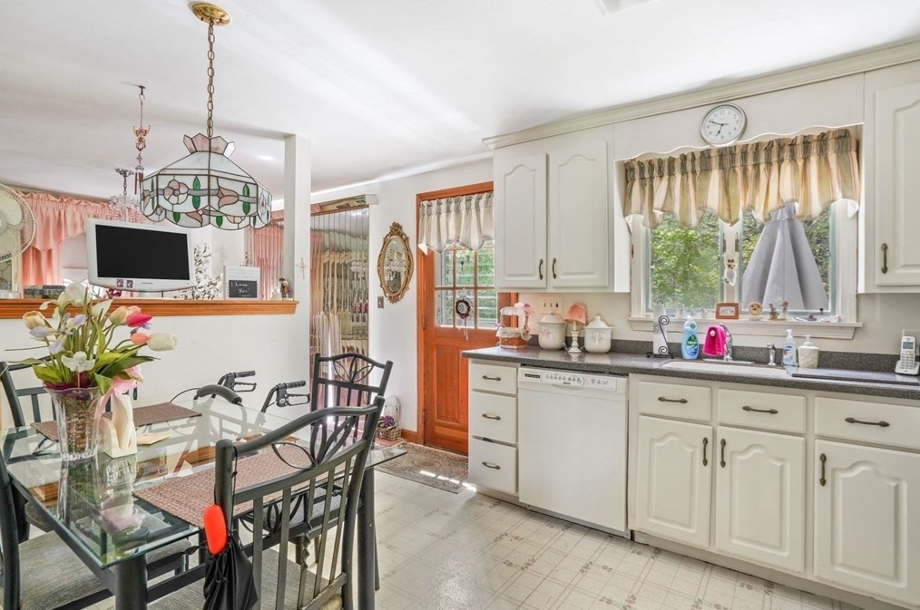 18 Holly Hill Ln, Pembroke, MA 02359