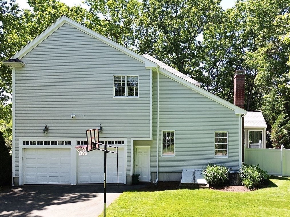 44 Harvestwood Ln, Mansfield, MA 02048 exterior