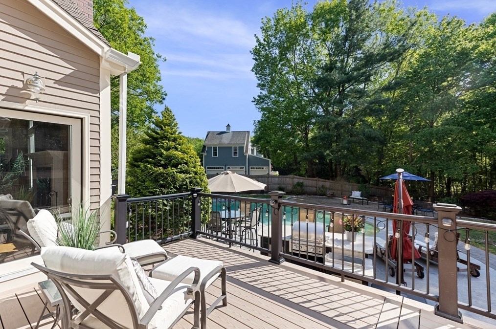 5 Linden Gln Rd, Canton MA 02021-4226 exterior