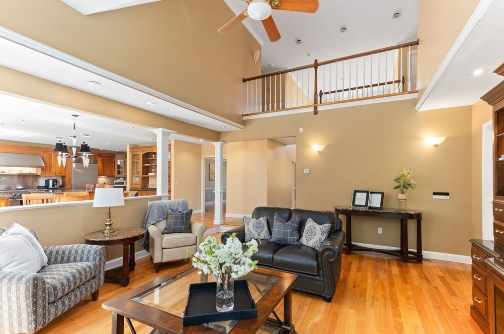 5 Linden Gln Rd, Canton MA 02021-4226 exterior