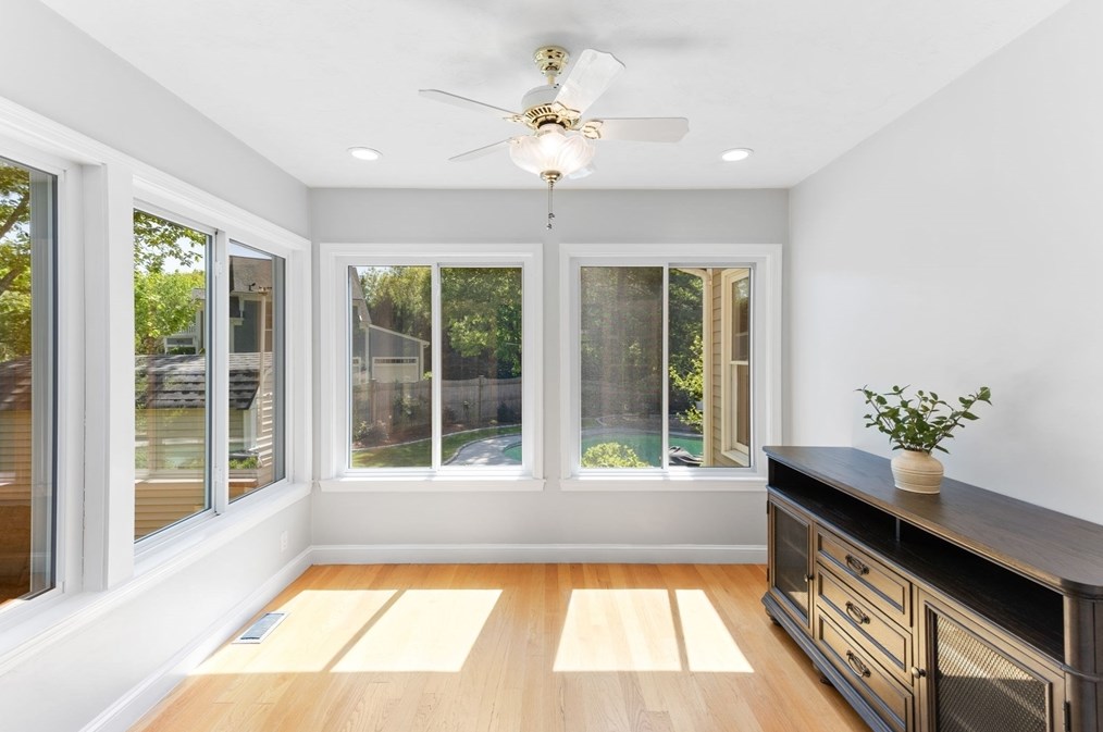 5 Linden Gln Rd, Canton MA 02021-4226 exterior