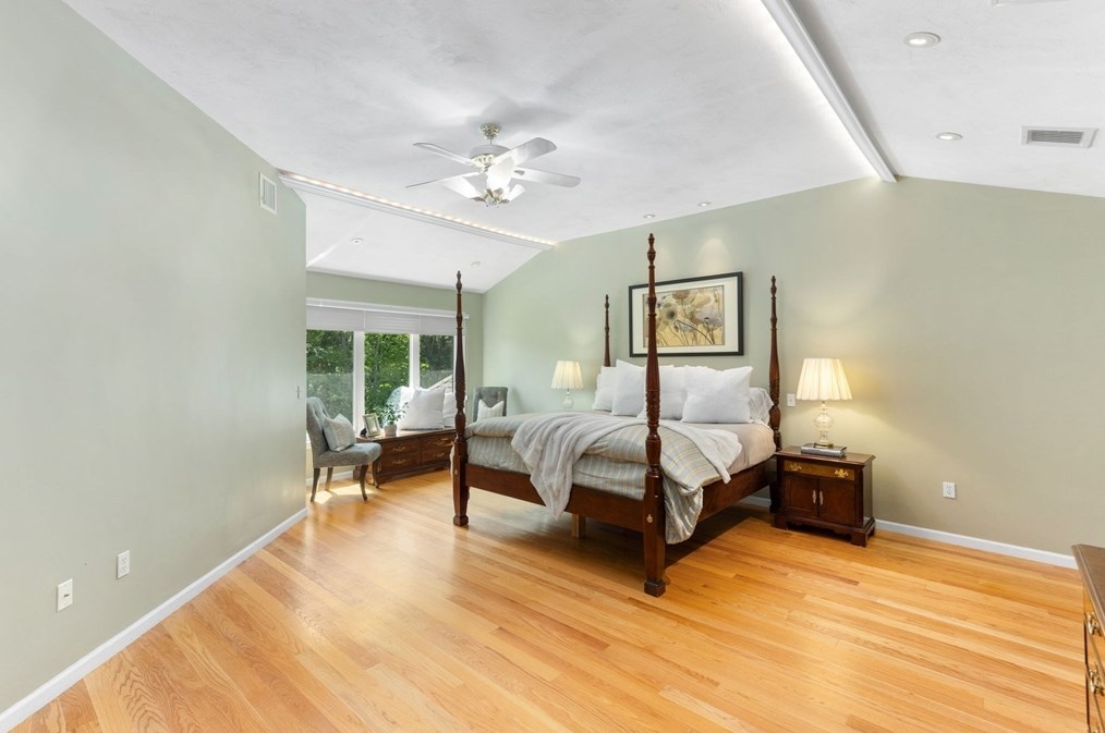 5 Linden Gln Rd, Canton MA 02021-4226 exterior