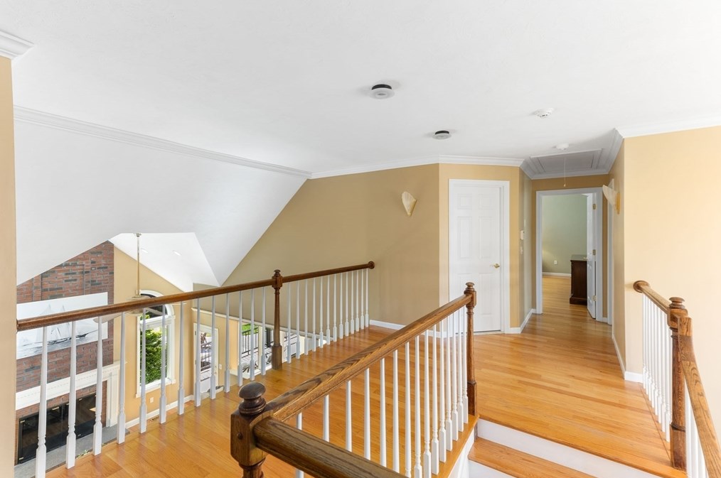 5 Linden Gln Rd, Canton MA 02021-4226 exterior